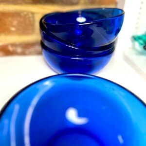 Set of 4 cobalt blue bowls